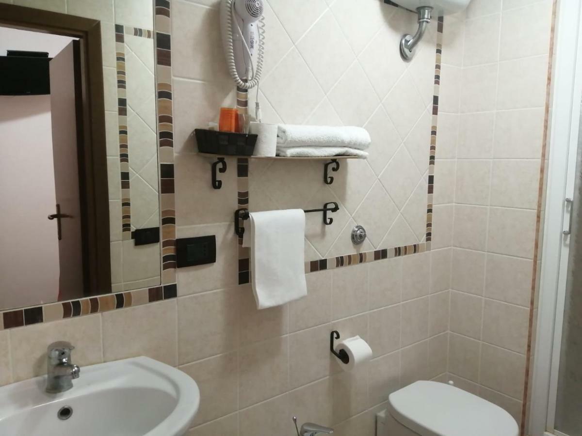 Albergo Ollolai Civitavecchia Exterior foto